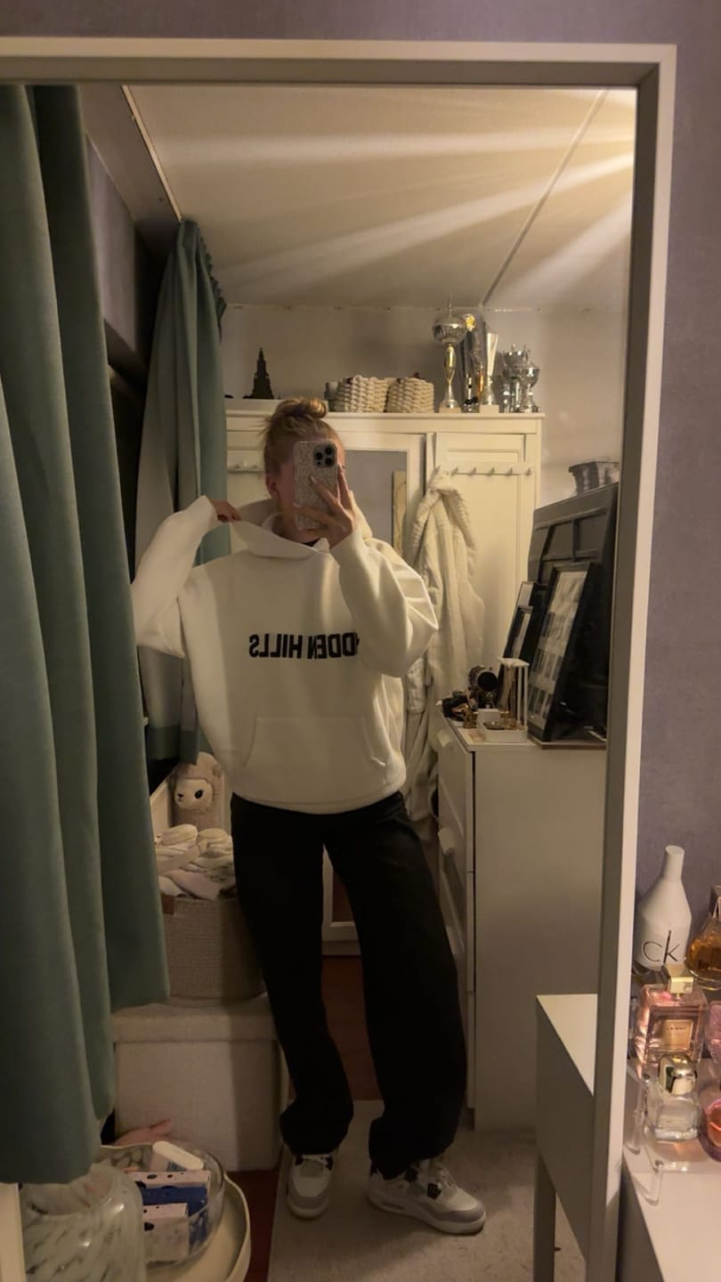 Customer photo review of KNIT HOODIE OFF WHITE