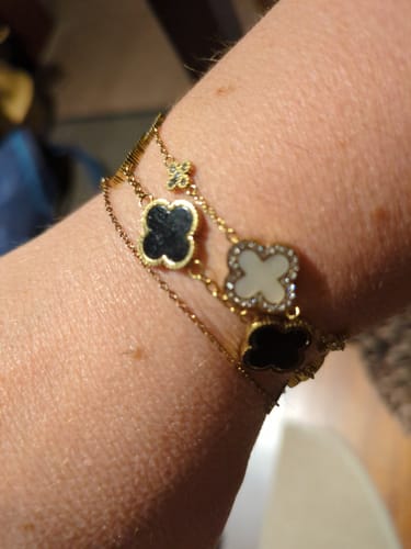 Customer photo review of Pave Flower Lucky Leaf Armband 14K Vergoldet