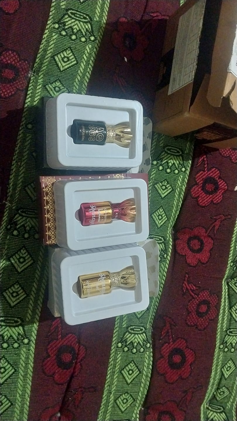 Customer photo review of AQ 365 Luxury Attar Perfume