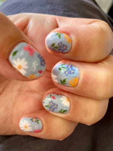 Customer photo review of Cottage  | Nail Polish Wraps