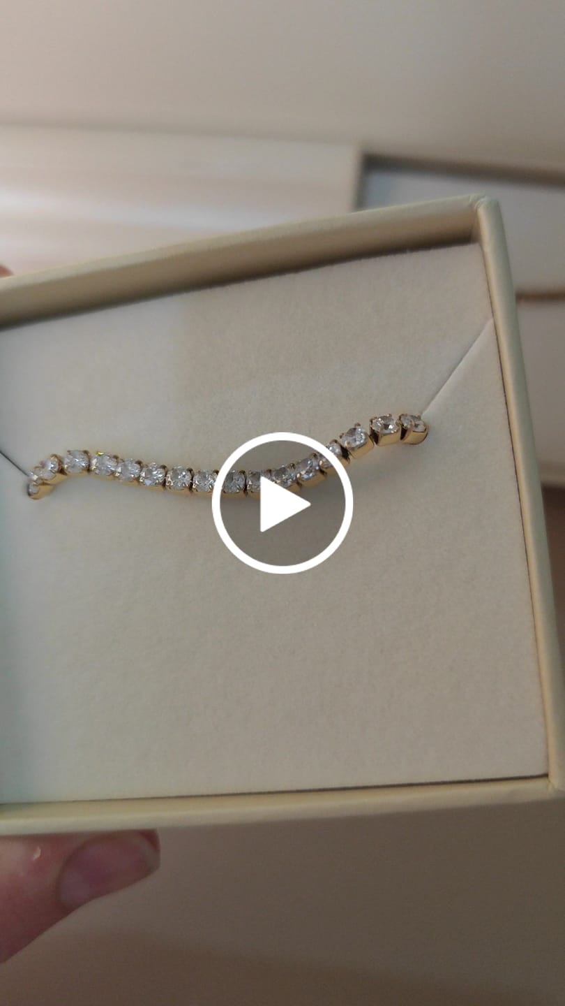 Customer video review of Ava Gold Bracelet