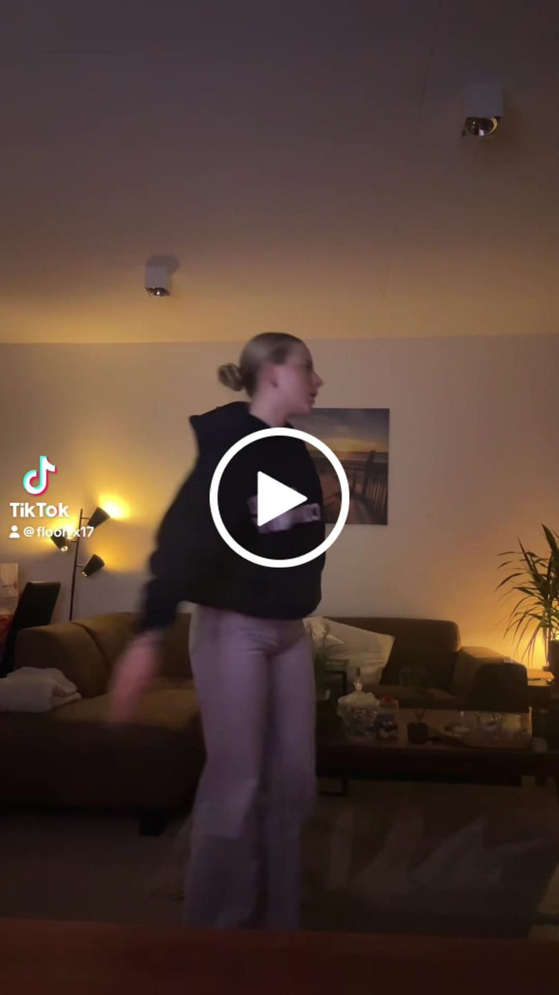 Customer video review of GATED COMMUNITY HOODIE NAVY