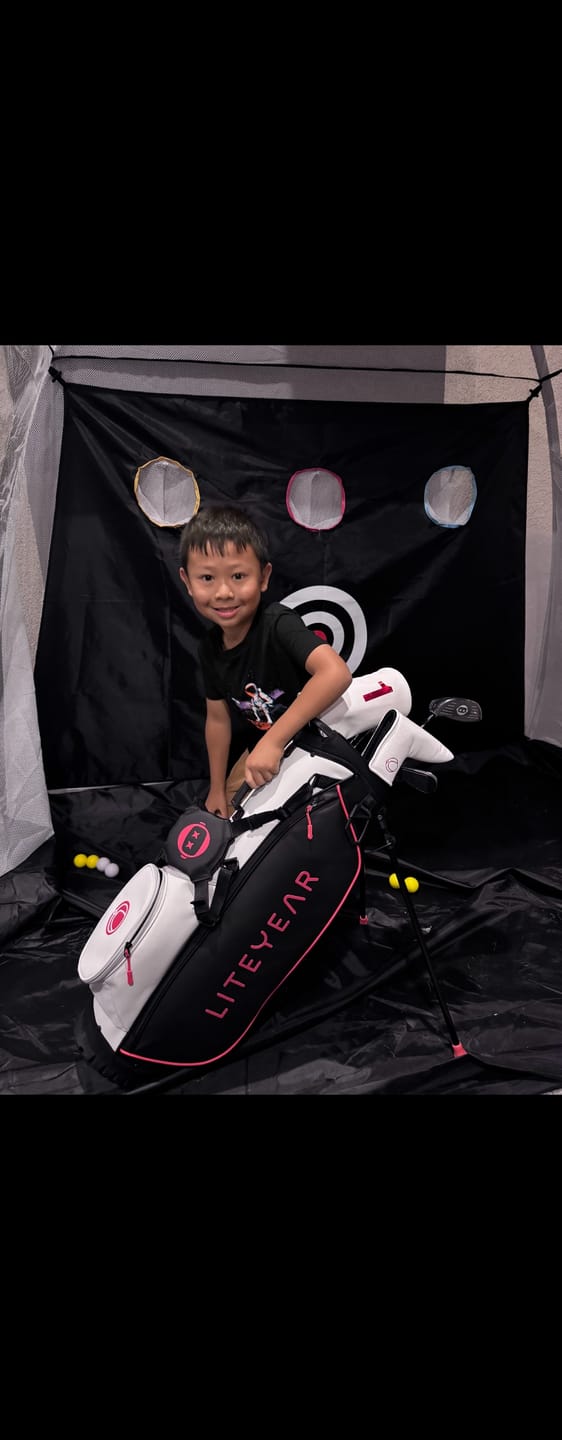 Customer photo review of ECLIPSE - Junior Golf 7 Club & Bag Set - Ages 7-9
