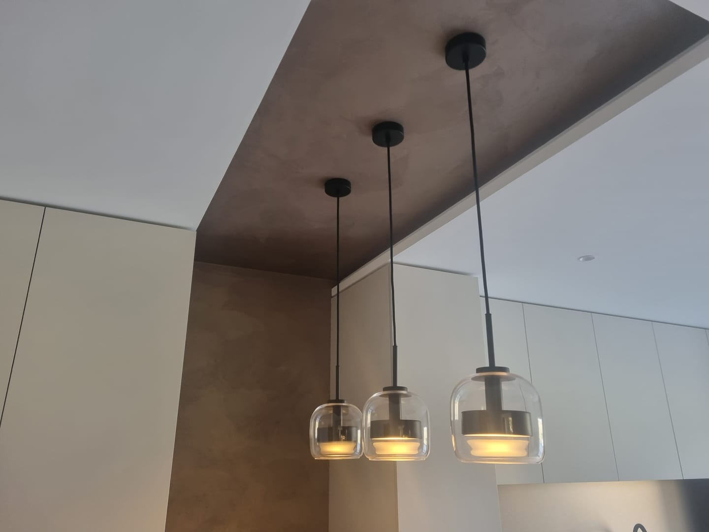 Customer photo review of Suspension moderne en verre teinté NOVA | 1 Suspension