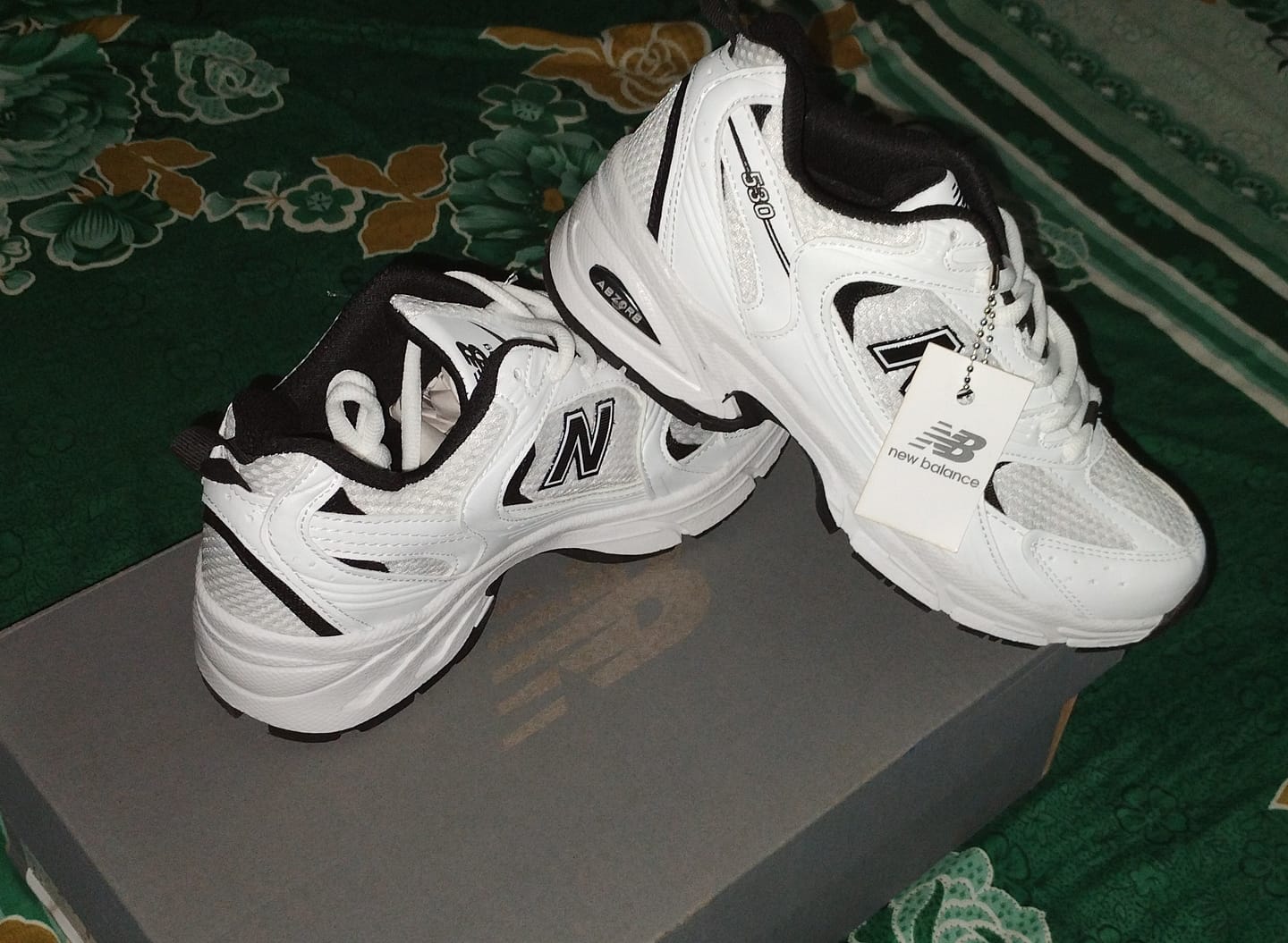 Customer photo review of Tenis New Balance 530 Blanco Negro 1.1 Premium