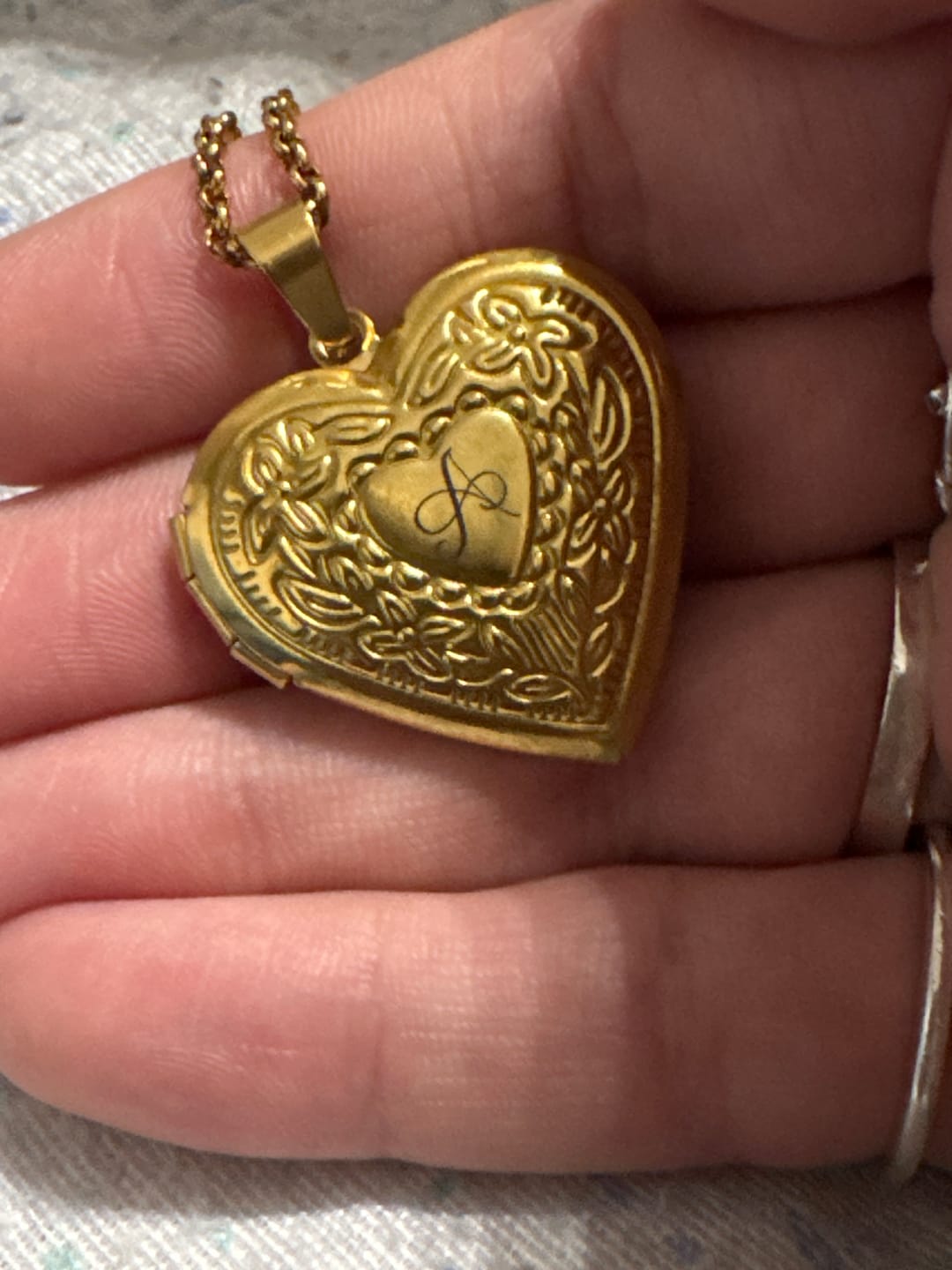Customer photo review of Collana Cuore Apribile Acciaio Oro - Foto a colori e Dedica