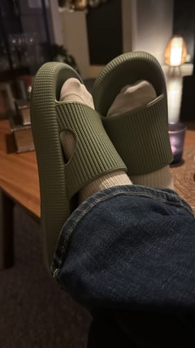 Customer photo review of HappyFlops