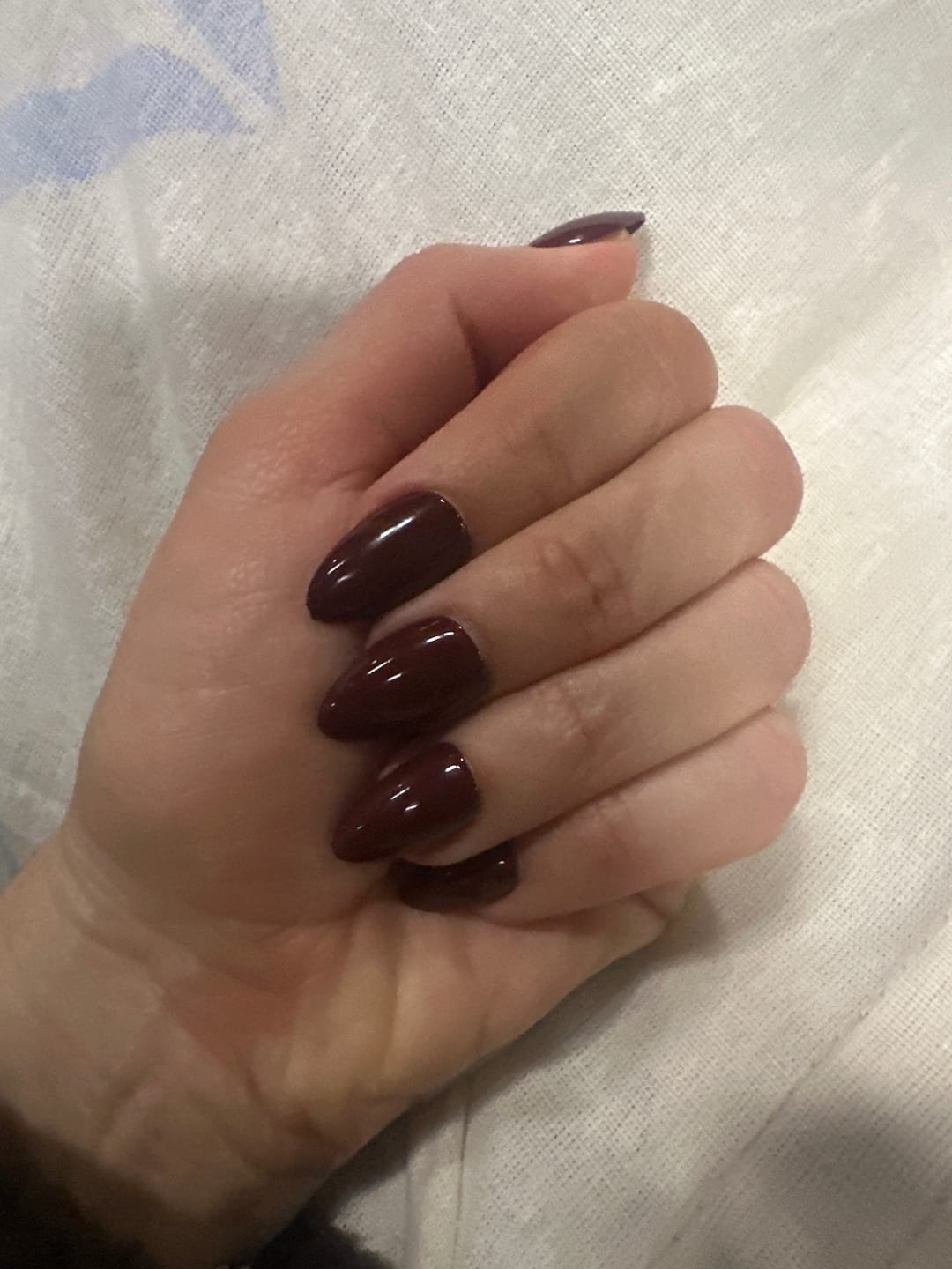 Customer photo review of Bordeaux Grace - Short Almond - 30 Adet Takma Tırnak
