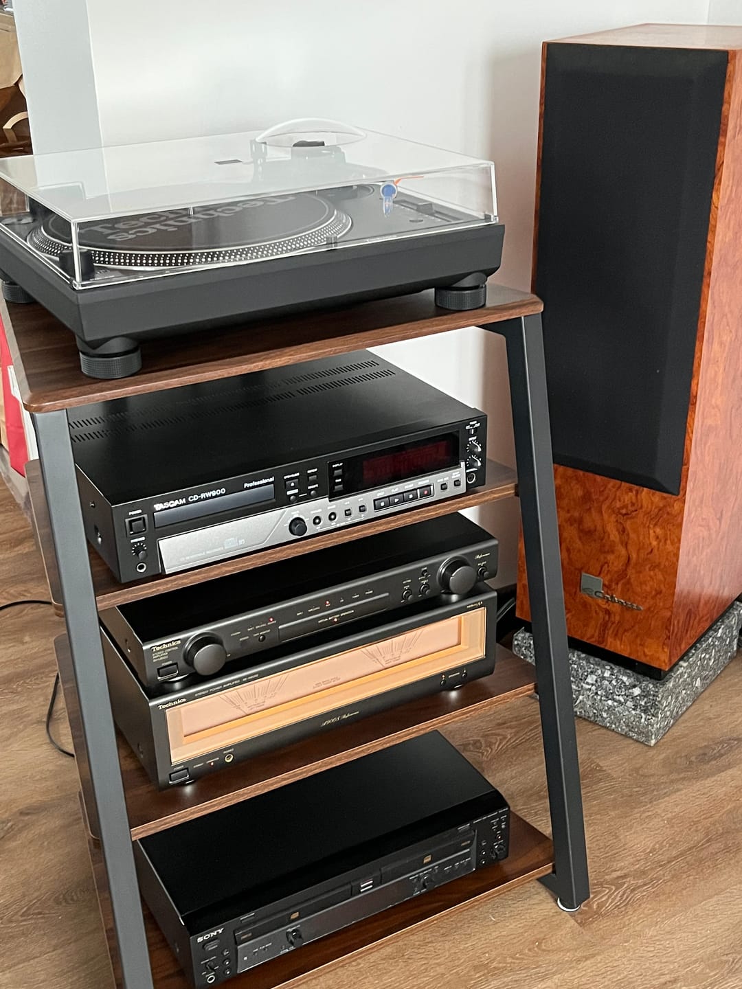 Customer photo review of Eiffel AS07 Record Player Stand