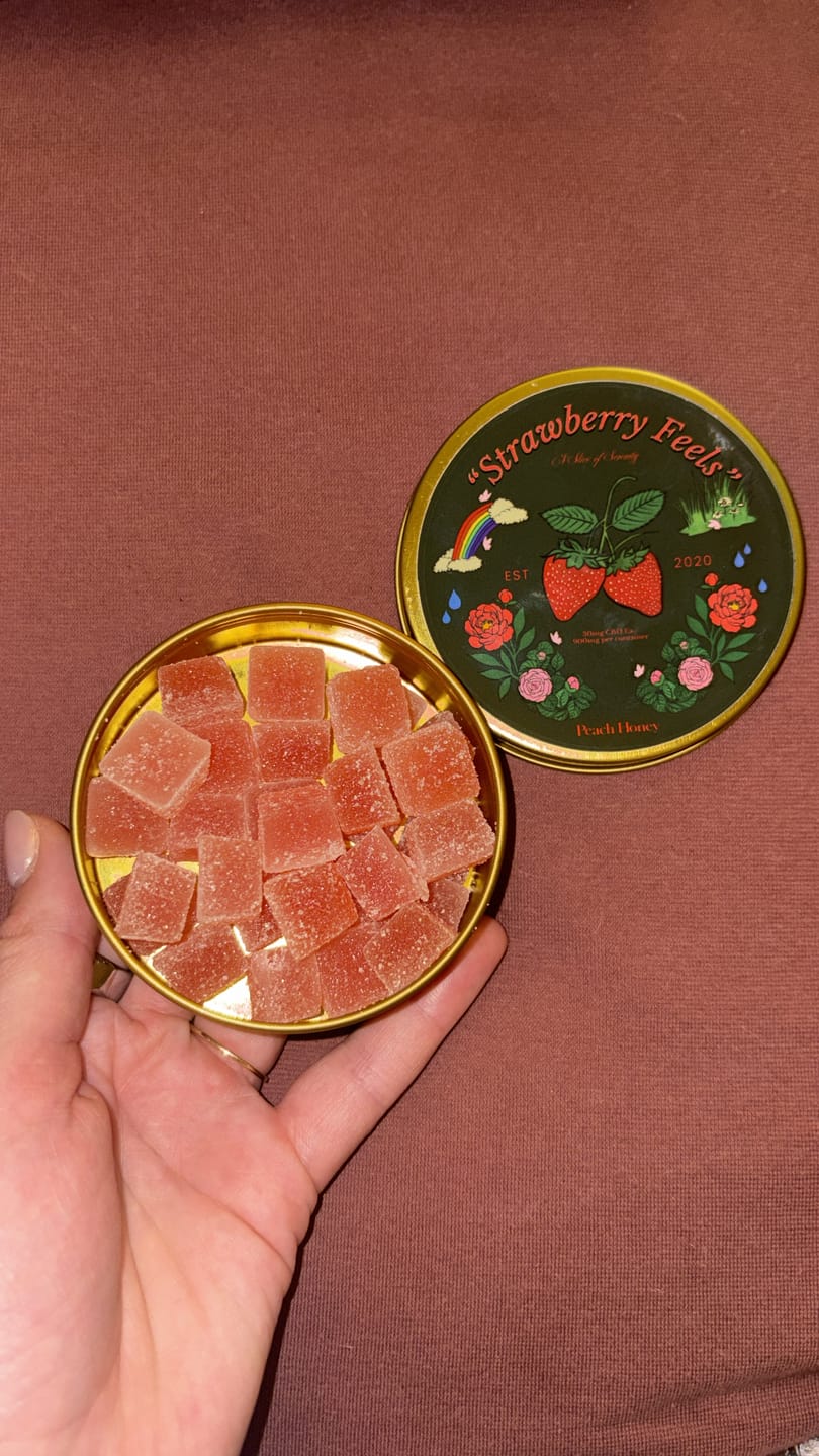 Customer photo review of "Strawberry Feels" CBD Gummies