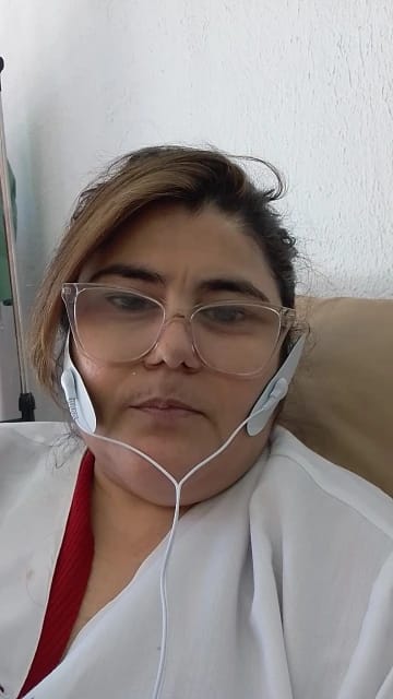 Customer photo review of Electric Facial Massager Stimulate and Relax Facial Muscles for Face Slimming