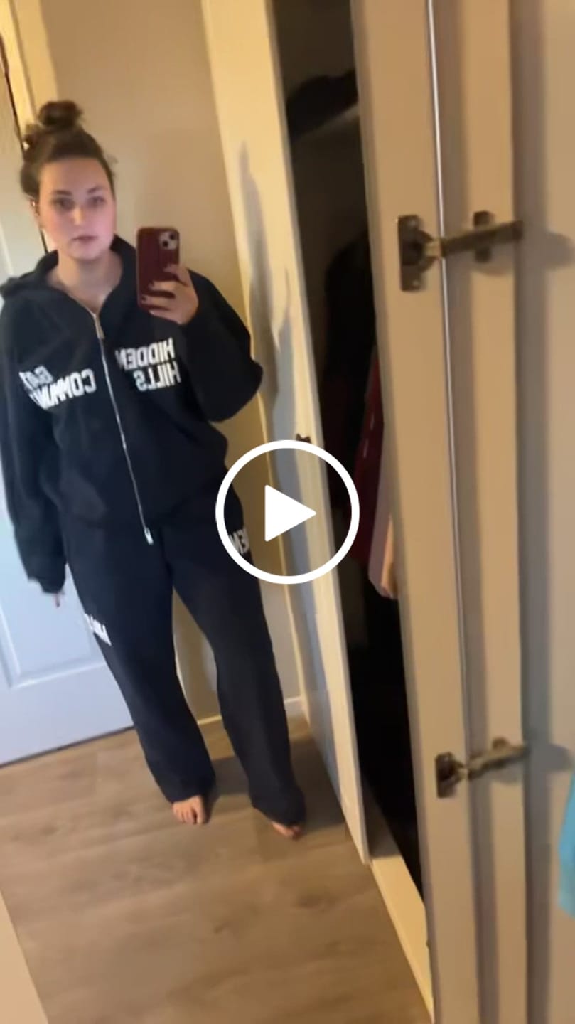 Customer video review of GATED COMMUNITY ZIP HOODIE NAVY