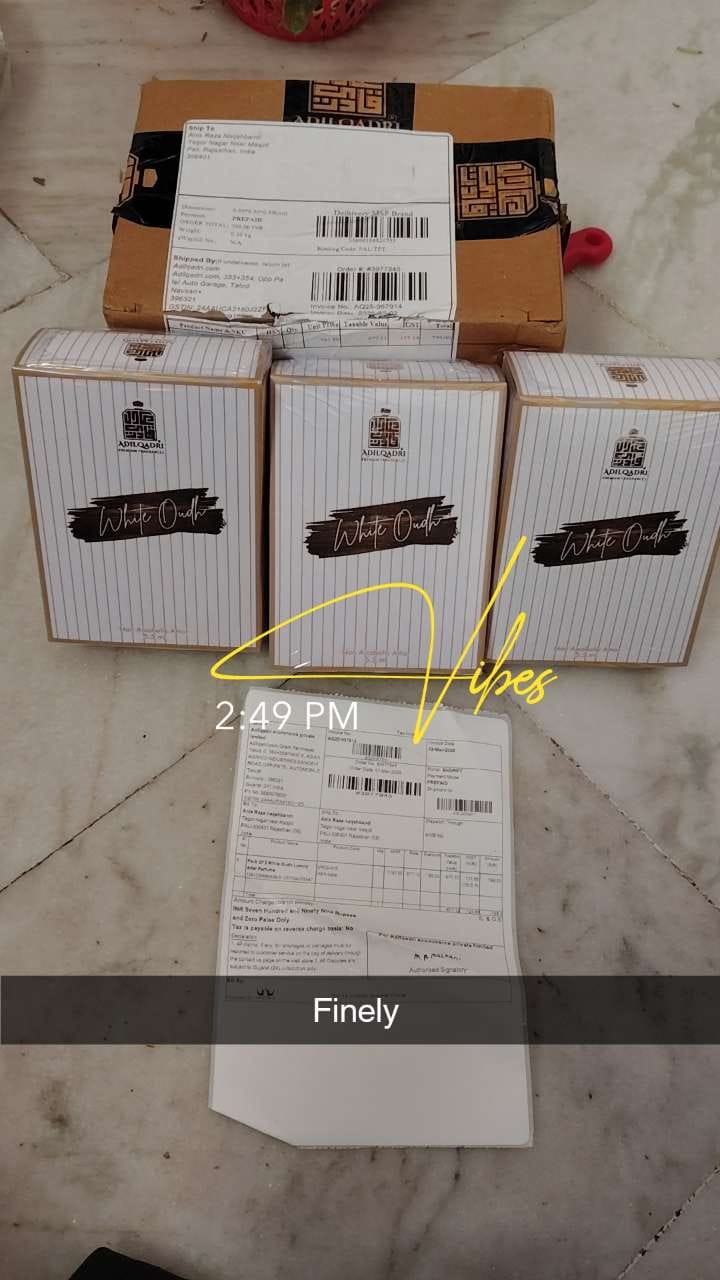 Customer photo review of White Oudh Luxury Attar Perfume