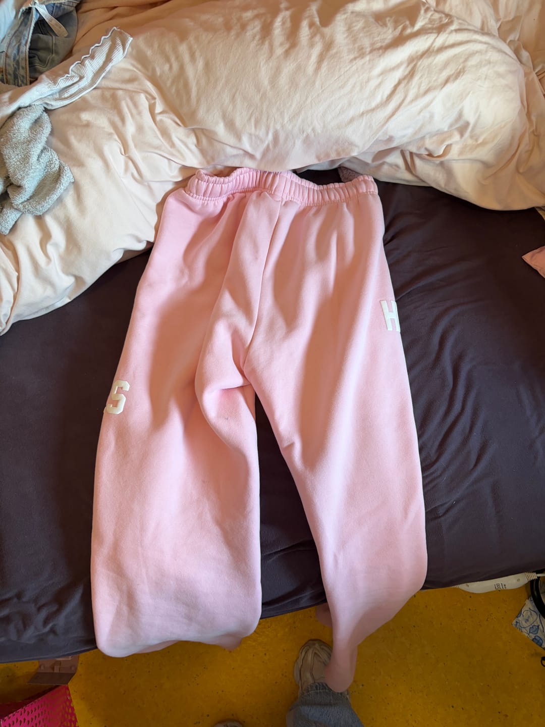 Kundenbewertung mit Foto von GATED COMMUNITY STRAIGHT LEG SWEATPANTS LIGHT PINK
