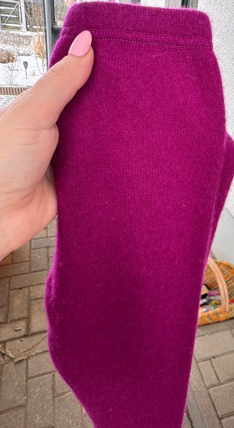 Customer photo review of Schmale Kaschmir Kinderhose helle Aubergine