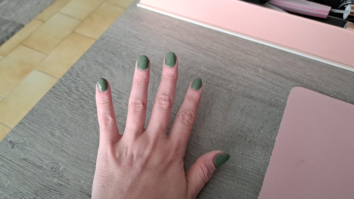 Customer photo review of Warm Olive Dipping Powder