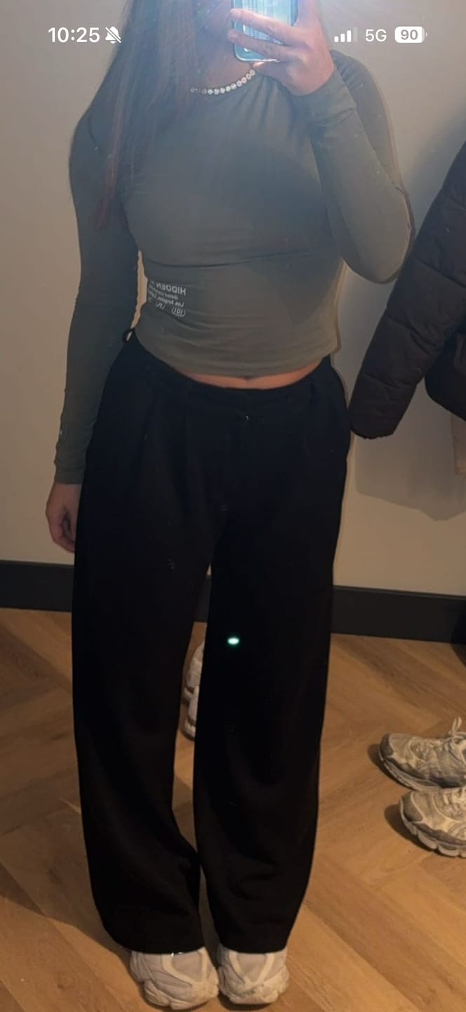 Customer photo review of LABEL LONGSLEEVE TOP SAGE