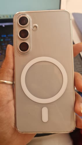 Customer's hand holding the Anti Yellow Magsafe Clear Case on a phone, showing the white ring.