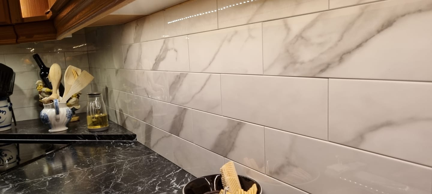 Customer photo review of Hailey marmor selvklebende veggfliser