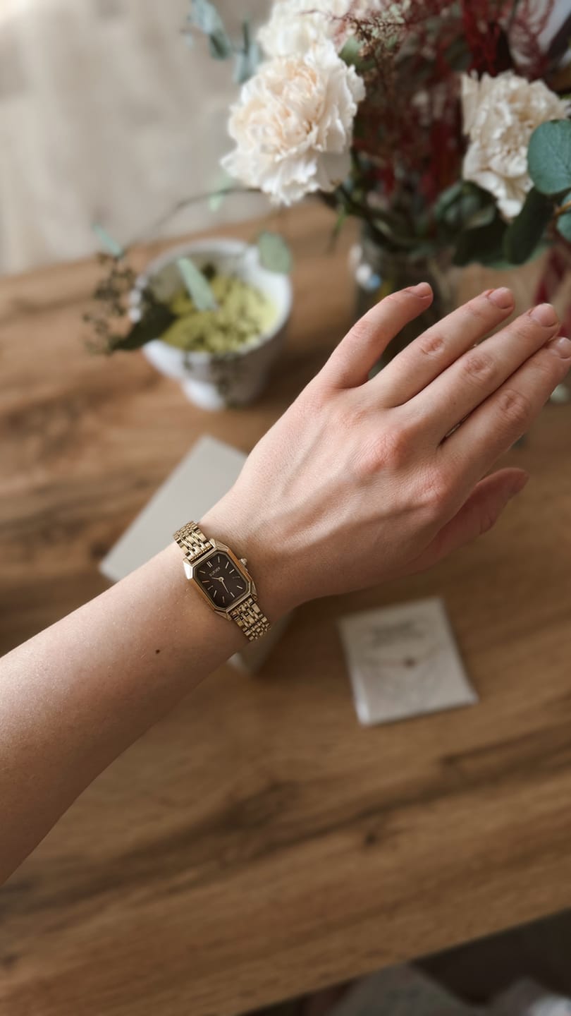 Customer photo review of Isabell Petite Gold Brown