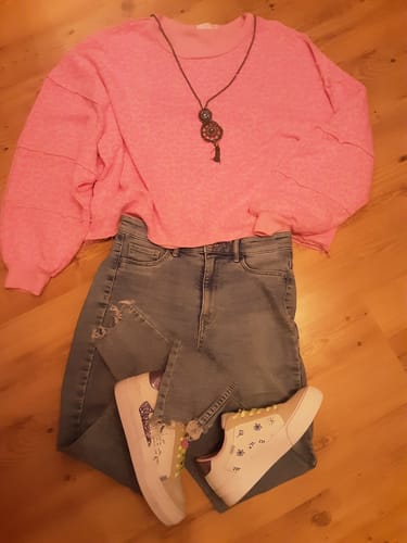 Customer photo review of SWEATER RAW CAT NEON-PINK