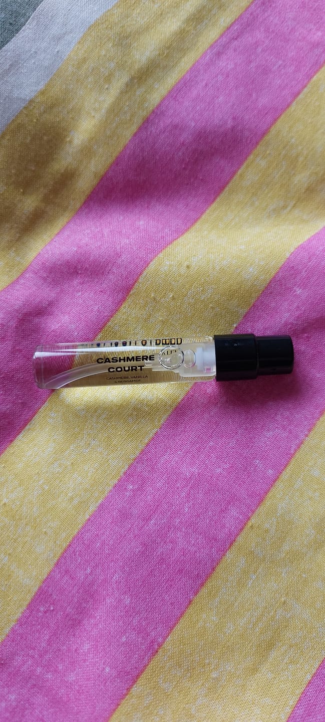 Customer photo review of Cashmere Court | Eau de Parfum | 2ml