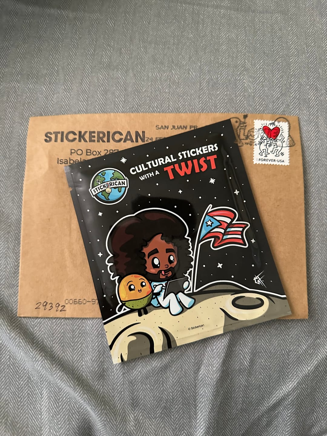 Customer photo review of Pa’ Eso Trabajo - Sticker para Tarjeta de Crédito