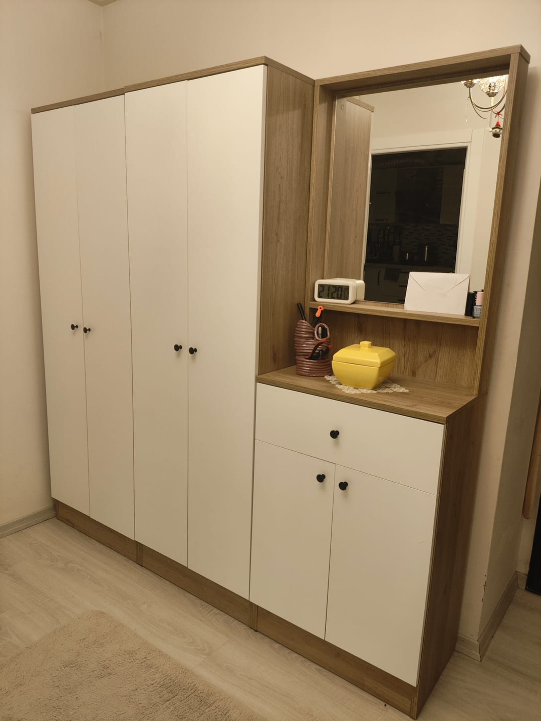 Customer photo review of Rani EA142 Portmanto Çekmeceli Aynalı Askılı Ayakkabılık Vestiyer Sepet Ceviz - Beyaz