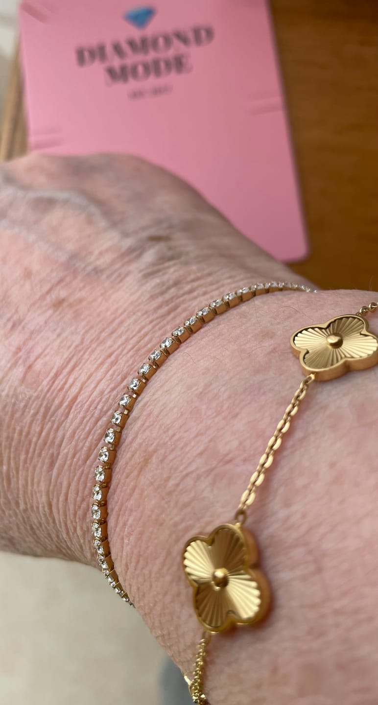Customer photo review of Shine Clover Armband | 18K vergoldet