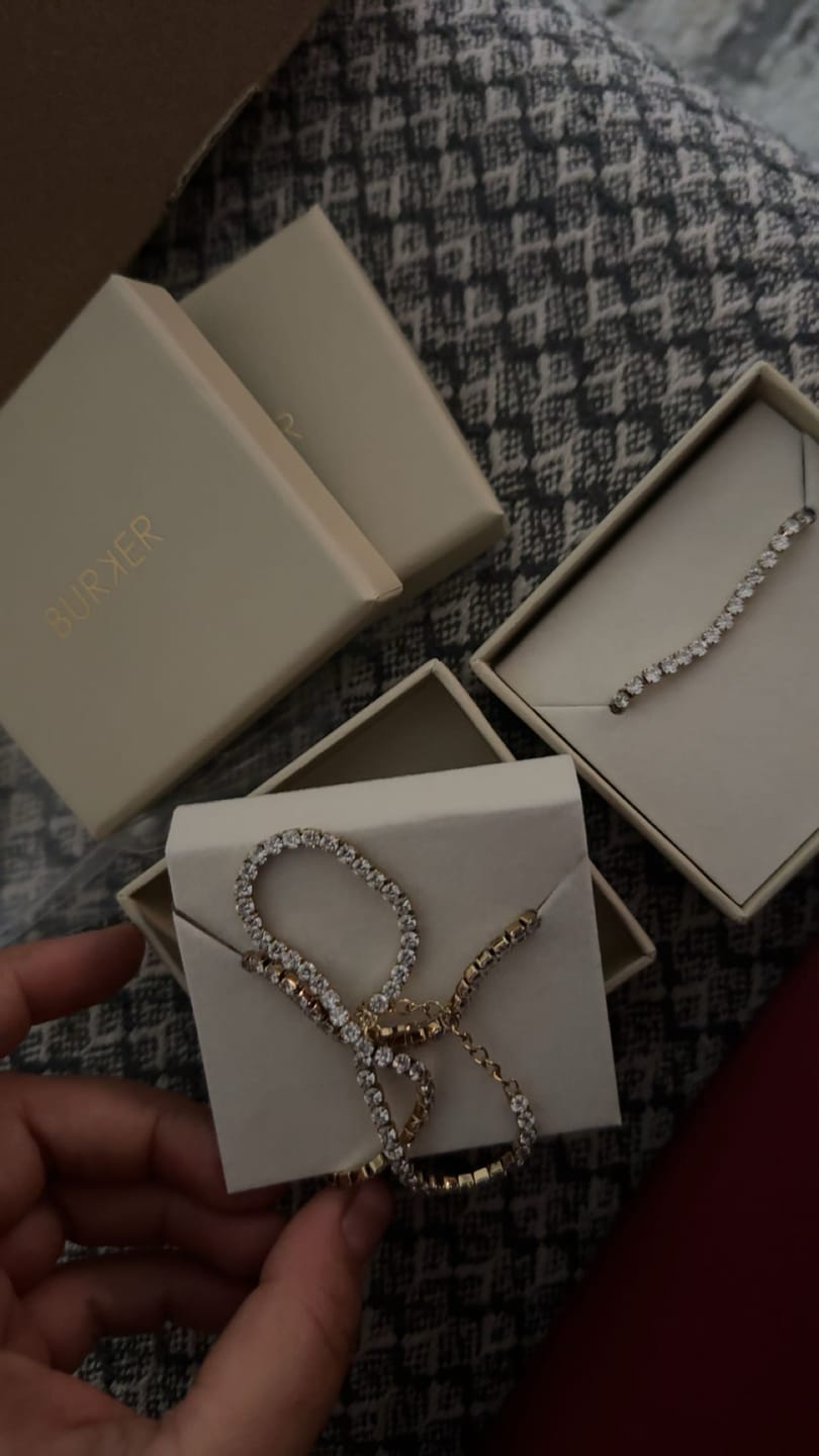 Customer photo review of Ava Necklace Gold