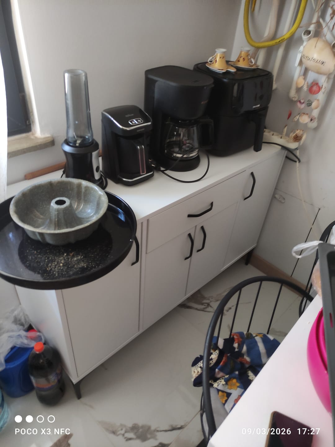 Customer photo review of Rani JE136 Kahve Köşesi Çok Amaçlı Dolap 4 Kapaklı 1 Çekmeceli Kiler Mutfak Dolabı Beyaz - Sepet Ceviz