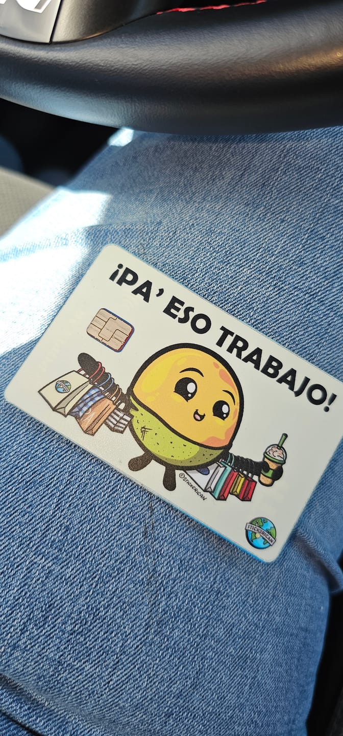Customer photo review of Me Lo Merezco - Sticker para Tarjeta de Crédito