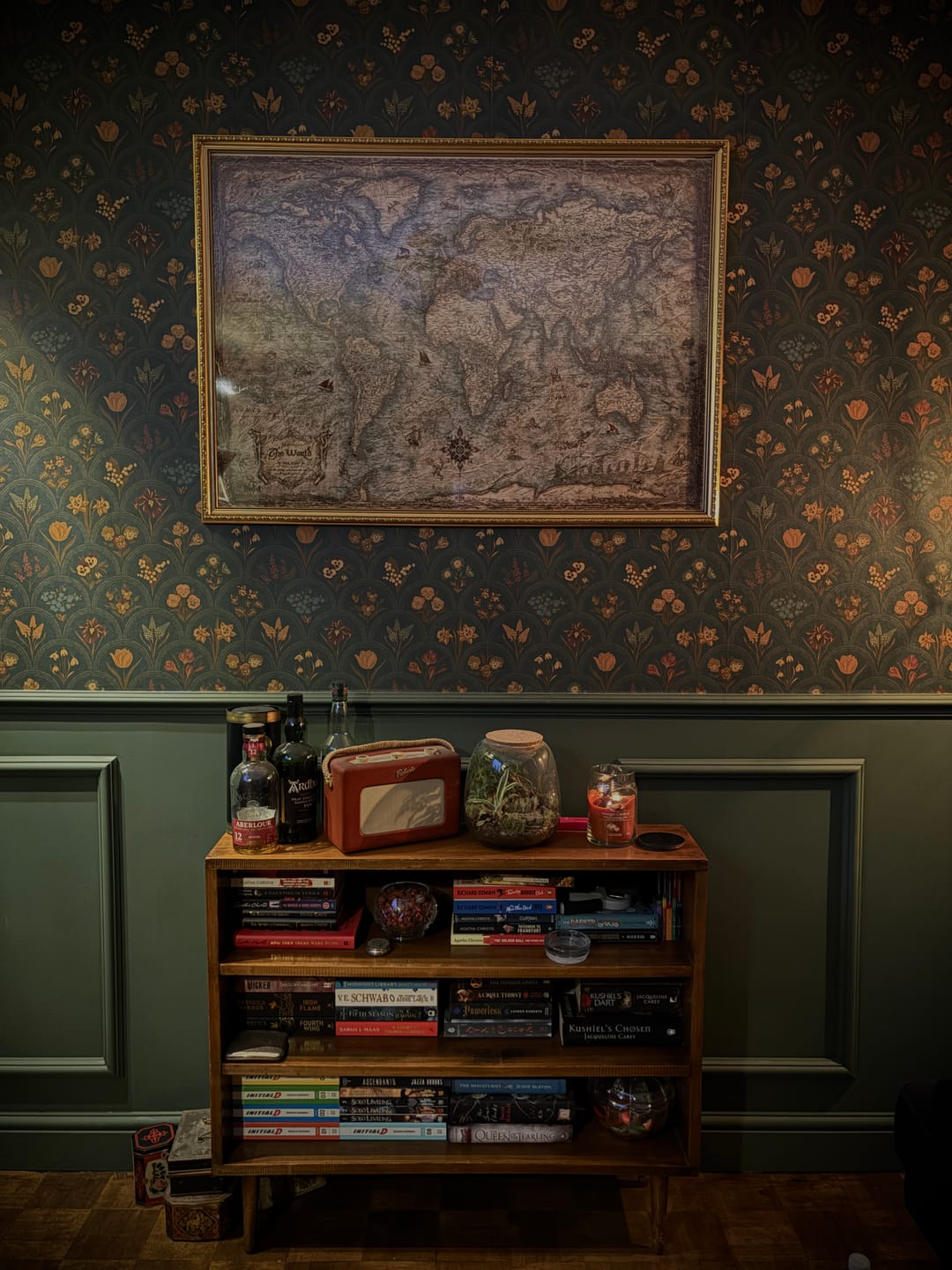 Customer photo review of Old Lord of the Rings World Map by Ray&Co, 2022: Large Fantasy Middle Earth Chart, Modern Countries & Cities