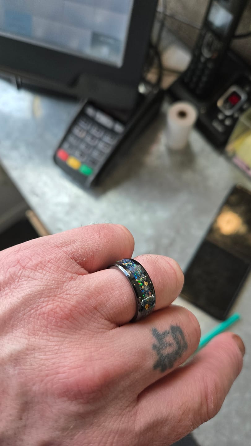 Customer photo review of Bague Personnalisée (avec vos matériaux) - Céramique Noire