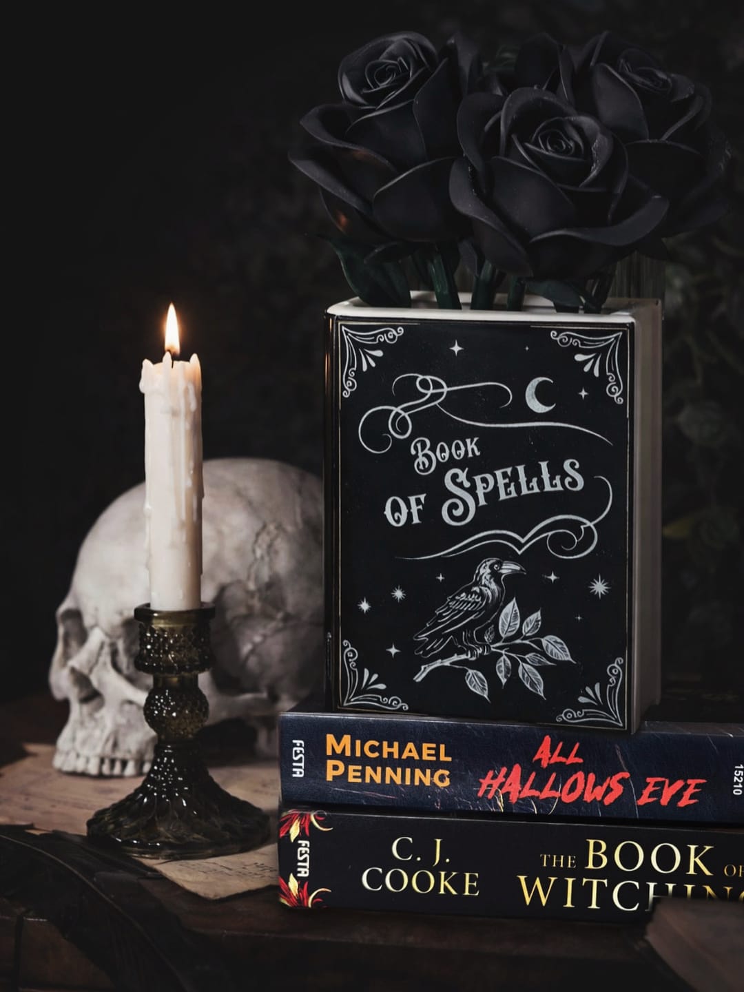 Customer photo review of Spellbook Vase – Keramik Zauberbuch für Blumen & Summerween-Vibes