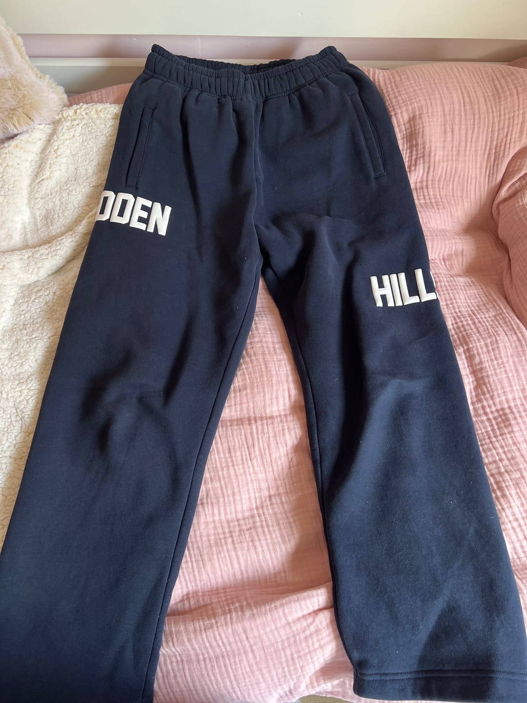 Customer photo review of GATED COMMUNITY STRAIGHT LEG SWEATPANTS NAVY