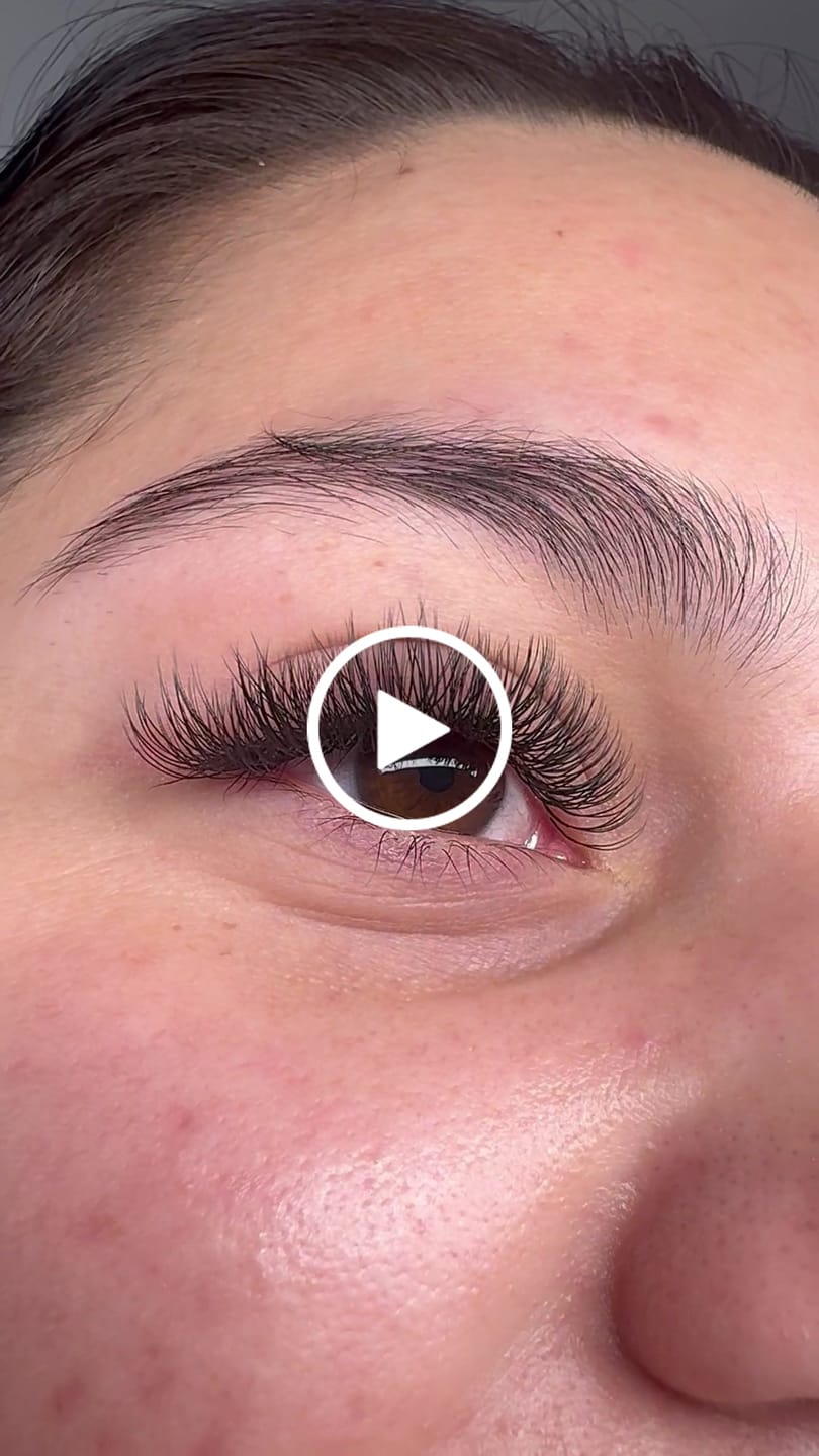 Customer video review of U Shape Lashes