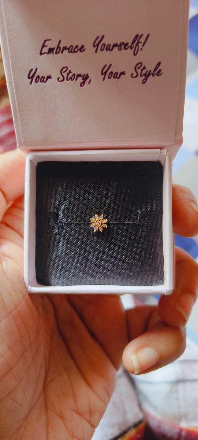 Customer photo review of Stellar Circle Screw Nose Pin