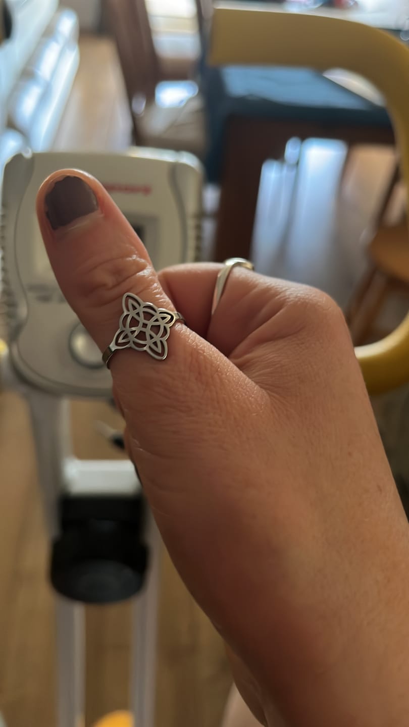 Customer photo review of Bague Ajustable "Protection Éternelle" - Noeud de Sorcière