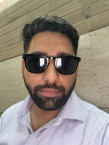 Close-up of a reviewer wearing the black Galactic Wayfarer sunglasses.