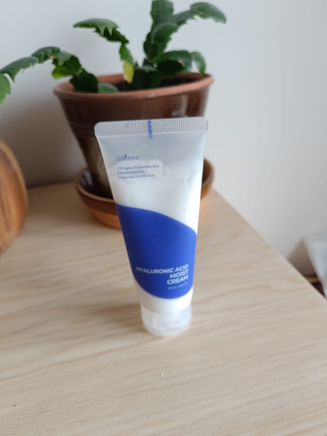 Customer photo review of Krēms dziļai ādas mitrināšanai ar hialuronskābe IsNtree Hyaluronic Acid Moist Cream