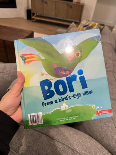 Customer photo review of Bori: A Vuelo de Pájaro | Libro Bilingüe