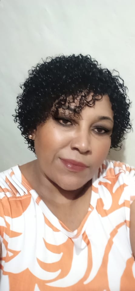 Customer photo review of Peruca Wig Cabelo Humano Cacheada Josiane Preta
