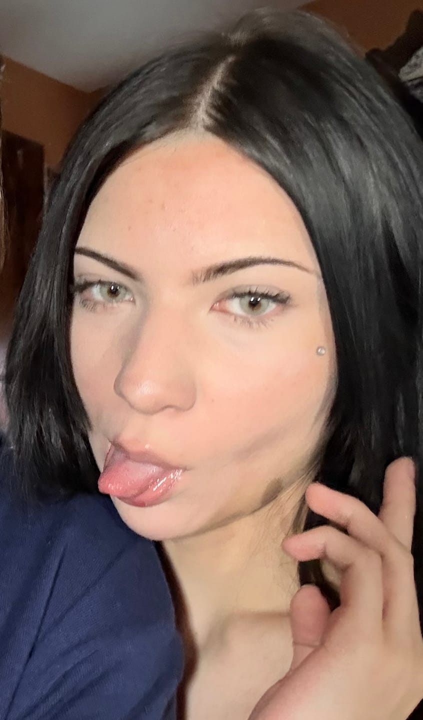 Customer photo review of Hidrocor Quartz Blue Gray Prescription Colored Contact Lenses