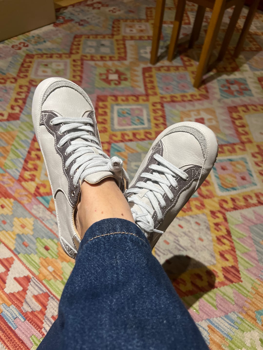 Customer photo review of Zapatilla A2. Plateada