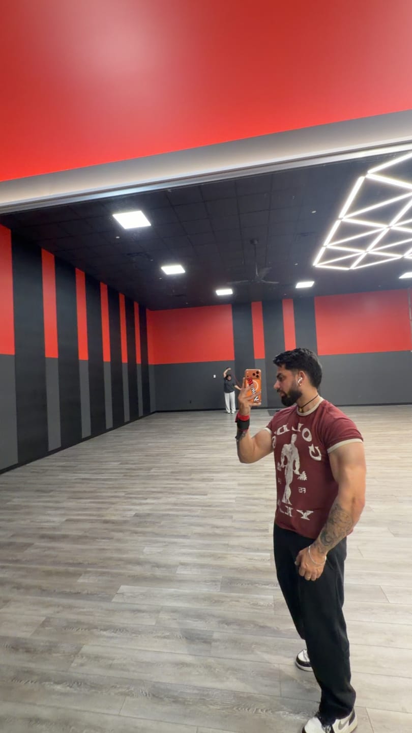 Customer photo review of 4009 - Golds Gym Ringer Tees