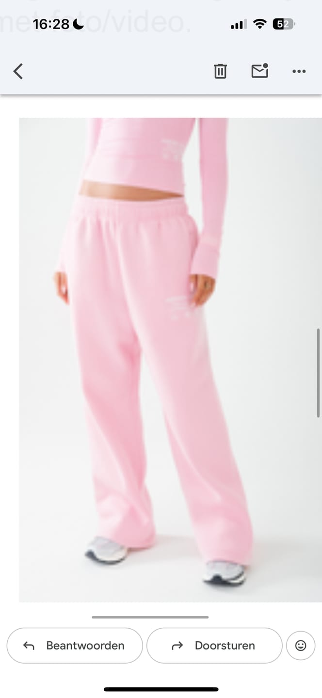 Customer photo review of LABEL STRAIGHT LEG SWEATPANTS LIGHT PINK