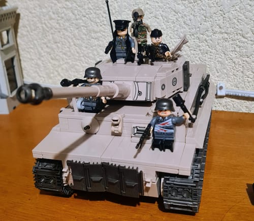 Customer photo of a finished WarBricks build