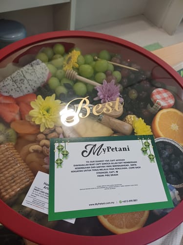 Customer photo review of Bentley Love Cheese Grazing Box