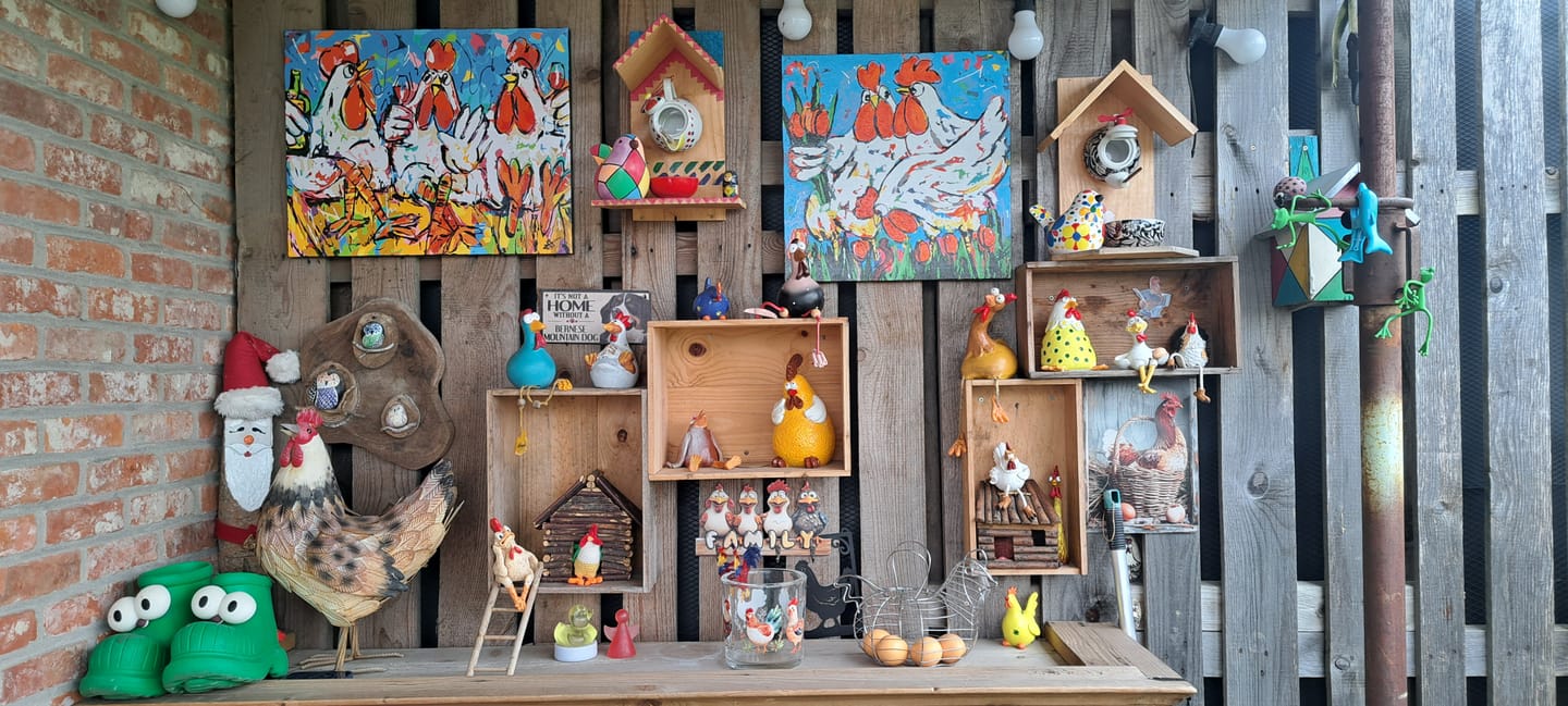 Customer photo review of Vrolijk Schilderij - Kippen Aan De Wijn